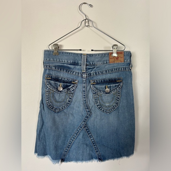 True Religion Jean Skirt Mini ABBY Women Sz 25 Minor Distressing Raw Hem EUC USA - Picture 5 of 8